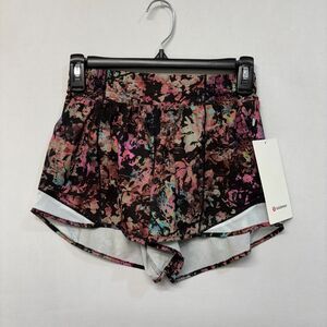 NWT Lululemon Hotty Hot LR Shorts Low Rise 4" Lined Women Size 4 Floral C027 -17